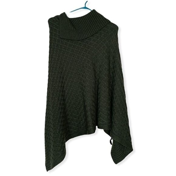 LORD And Taylor Knitted Poncho - Picture 2 of 8